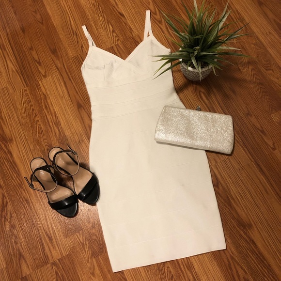 Dresses & Skirts - ✨Timeless Bodycon Dress